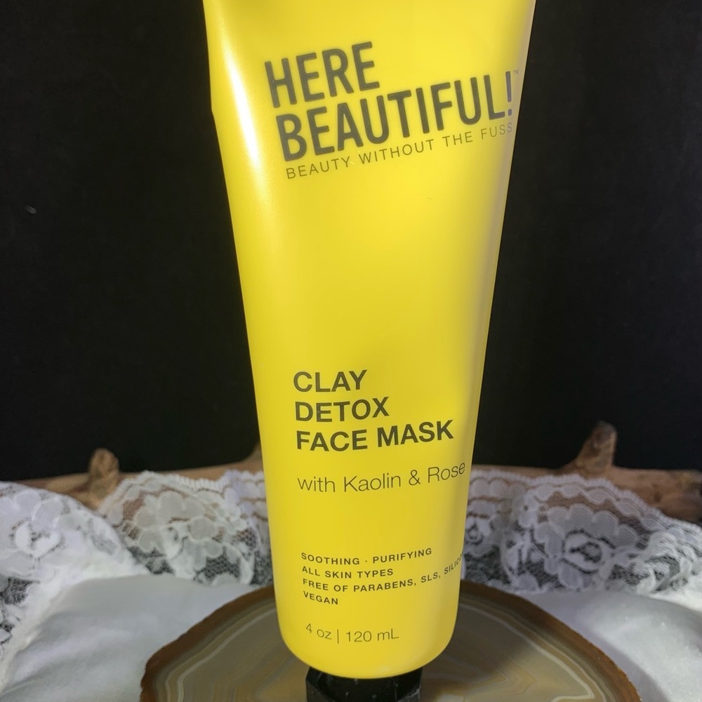 HERE BEAUTIFUL ! Clay Detox Face Mask